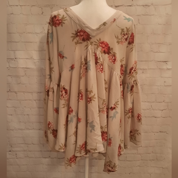 Woman's Flowy Floral Print Blouse - Boutique Brand:Mittoshop - Plus Size -NWT - Picture 4 of 11
